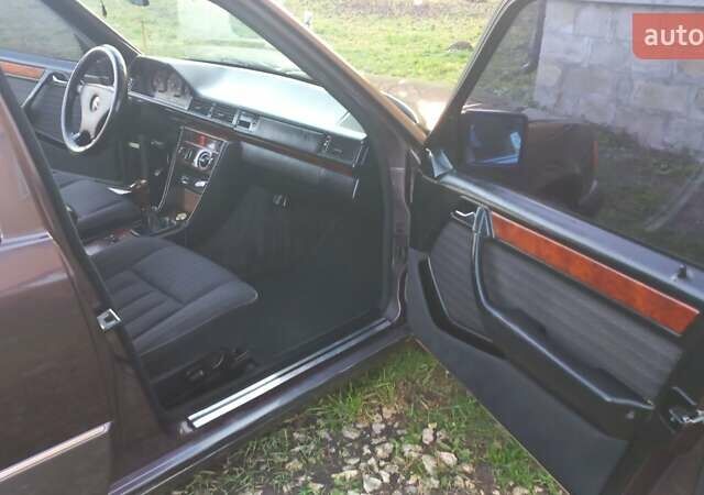 Серый Мерседес Е-Класс, объемом двигателя 2.3 л и пробегом 450 тыс. км за 2500 $, фото 8 на Automoto.ua