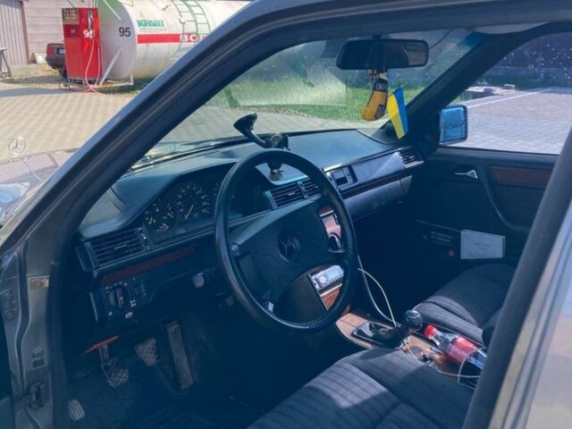 Серый Мерседес Е-Класс, объемом двигателя 2 л и пробегом 417 тыс. км за 2500 $, фото 4 на Automoto.ua