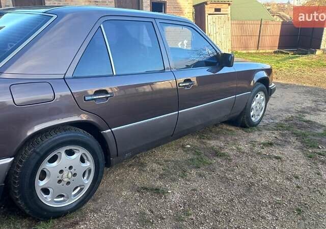 Серый Мерседес Е-Класс, объемом двигателя 2.3 л и пробегом 400 тыс. км за 2500 $, фото 3 на Automoto.ua