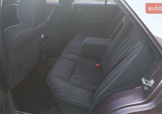 Серый Мерседес Е-Класс, объемом двигателя 2.3 л и пробегом 450 тыс. км за 2500 $, фото 10 на Automoto.ua