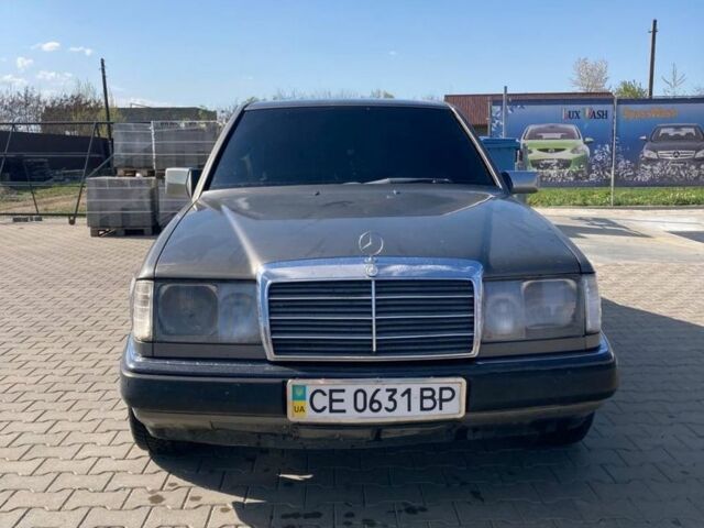 Серый Мерседес Е-Класс, объемом двигателя 2 л и пробегом 417 тыс. км за 2500 $, фото 3 на Automoto.ua