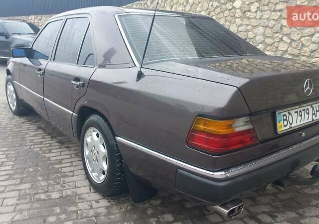 Сірий Мерседес Е-Клас, об'ємом двигуна 2.3 л та пробігом 452 тис. км за 2700 $, фото 11 на Automoto.ua