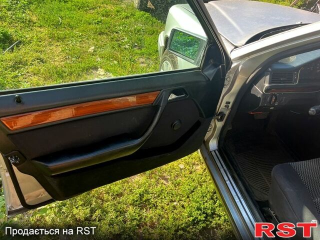 Серый Мерседес Е-Класс, объемом двигателя 2.3 л и пробегом 200 тыс. км за 2600 $, фото 10 на Automoto.ua