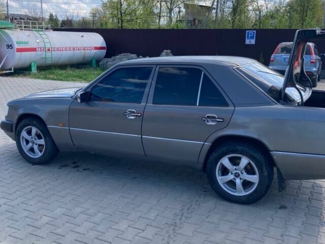 Серый Мерседес Е-Класс, объемом двигателя 2 л и пробегом 417 тыс. км за 2500 $, фото 6 на Automoto.ua