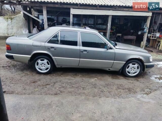 Серый Мерседес Е-Класс, объемом двигателя 2.5 л и пробегом 350 тыс. км за 2000 $, фото 13 на Automoto.ua