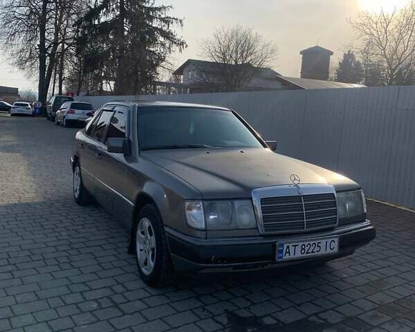 Серый Мерседес Е-Класс, объемом двигателя 2.6 л и пробегом 430 тыс. км за 1650 $, фото 1 на Automoto.ua