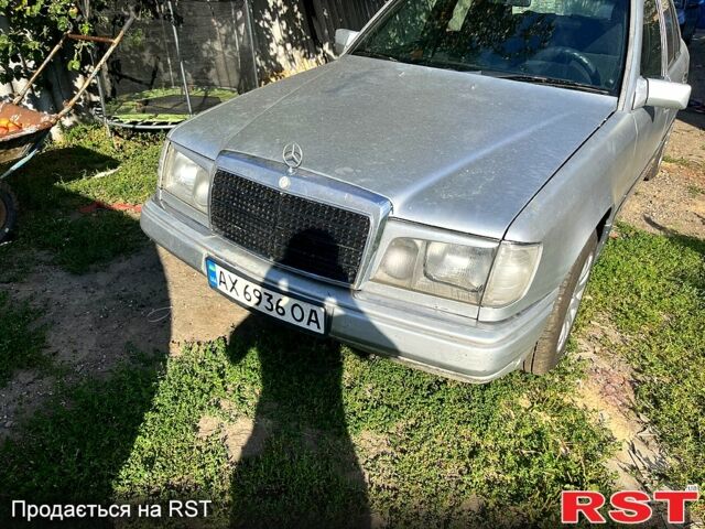 Серый Мерседес Е-Класс, объемом двигателя 2.3 л и пробегом 200 тыс. км за 2600 $, фото 1 на Automoto.ua