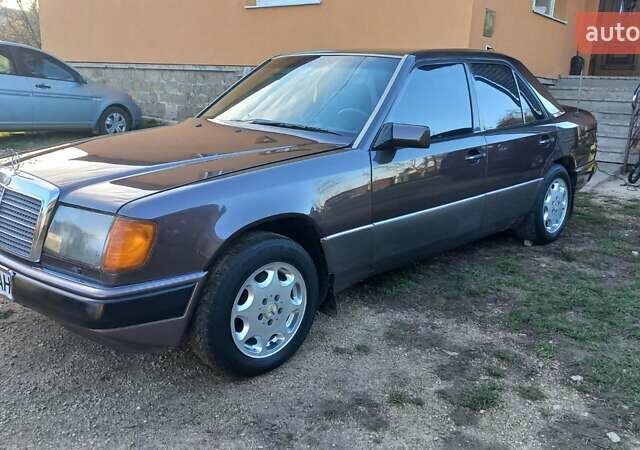 Серый Мерседес Е-Класс, объемом двигателя 2.3 л и пробегом 450 тыс. км за 2500 $, фото 5 на Automoto.ua