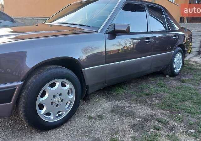 Серый Мерседес Е-Класс, объемом двигателя 2.3 л и пробегом 400 тыс. км за 2500 $, фото 1 на Automoto.ua