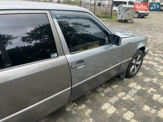 Серый Мерседес Е-Класс, объемом двигателя 2 л и пробегом 296 тыс. км за 2500 $, фото 4 на Automoto.ua