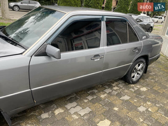 Серый Мерседес Е-Класс, объемом двигателя 2 л и пробегом 296 тыс. км за 2500 $, фото 11 на Automoto.ua