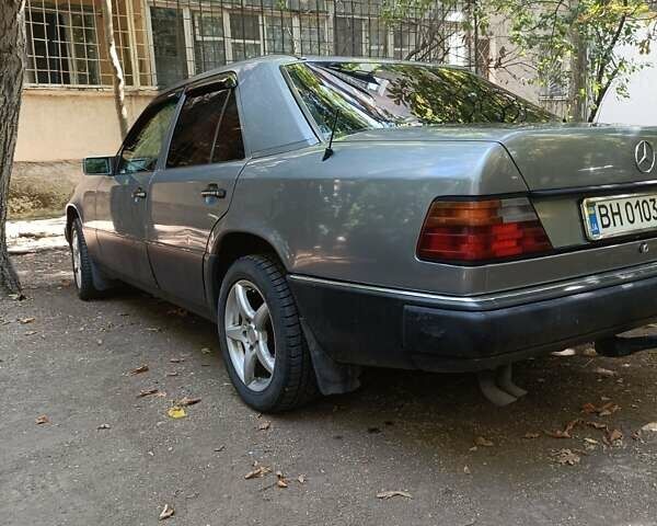Сірий Мерседес Е-Клас, об'ємом двигуна 3 л та пробігом 584 тис. км за 2800 $, фото 9 на Automoto.ua