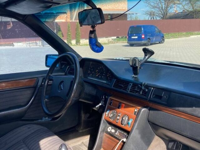 Серый Мерседес Е-Класс, объемом двигателя 2 л и пробегом 417 тыс. км за 2500 $, фото 7 на Automoto.ua