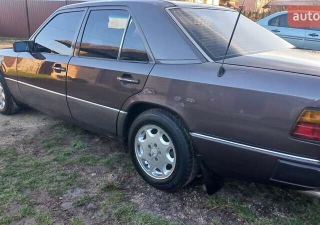 Серый Мерседес Е-Класс, объемом двигателя 2.3 л и пробегом 400 тыс. км за 2500 $, фото 4 на Automoto.ua