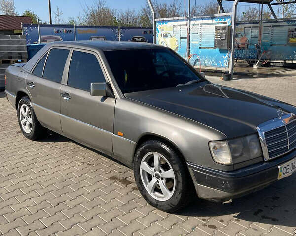 Сірий Мерседес Е-Клас, об'ємом двигуна 2 л та пробігом 420 тис. км за 2900 $, фото 2 на Automoto.ua