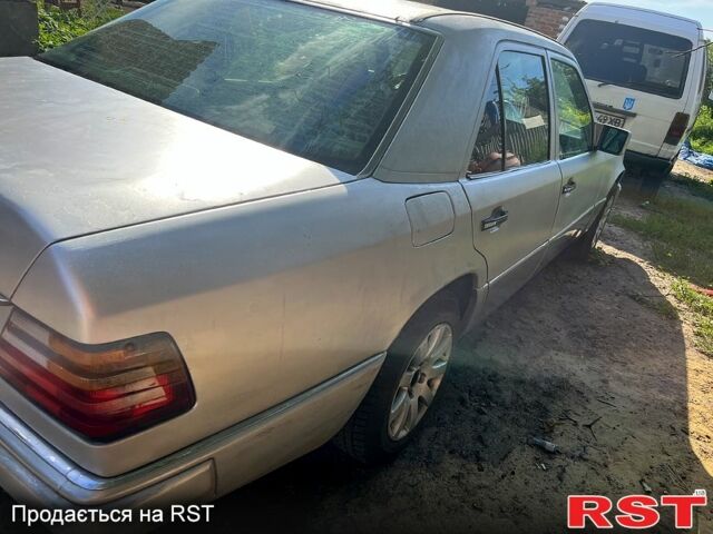 Серый Мерседес Е-Класс, объемом двигателя 2.3 л и пробегом 200 тыс. км за 2600 $, фото 4 на Automoto.ua