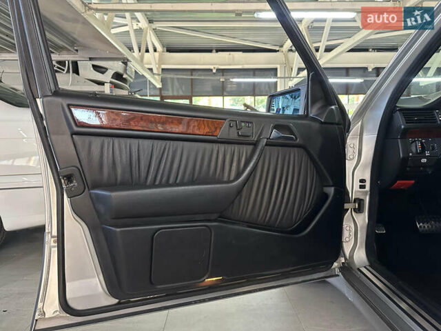 Сірий Мерседес Е-Клас, об'ємом двигуна 5 л та пробігом 118 тис. км за 85000 $, фото 18 на Automoto.ua