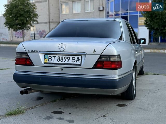 Серый Мерседес Е-Класс, объемом двигателя 3.2 л и пробегом 421 тыс. км за 3500 $, фото 3 на Automoto.ua