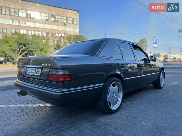 Сірий Мерседес Е-Клас, об'ємом двигуна 3.2 л та пробігом 380 тис. км за 6500 $, фото 4 на Automoto.ua