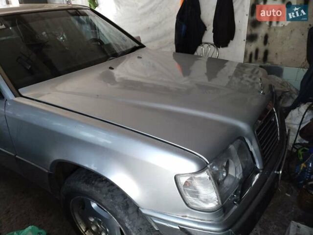 Серый Мерседес Е-Класс, объемом двигателя 3 л и пробегом 302 тыс. км за 4500 $, фото 5 на Automoto.ua