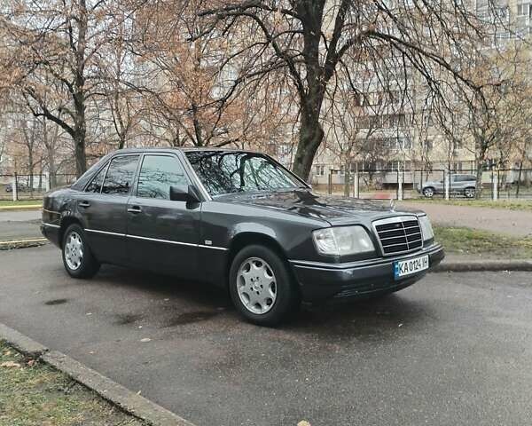 Серый Мерседес Е-Класс, объемом двигателя 3.2 л и пробегом 469 тыс. км за 6800 $, фото 5 на Automoto.ua