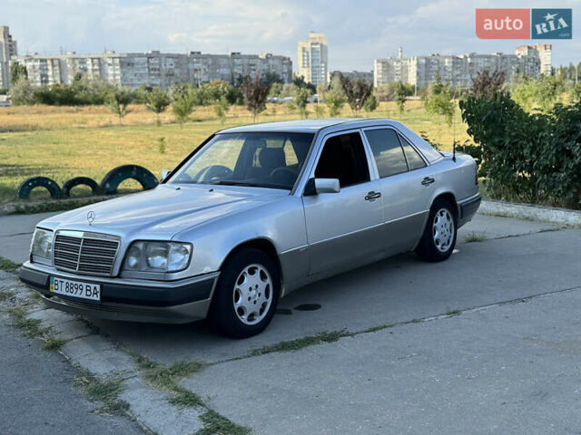 Серый Мерседес Е-Класс, объемом двигателя 3.2 л и пробегом 421 тыс. км за 3500 $, фото 4 на Automoto.ua