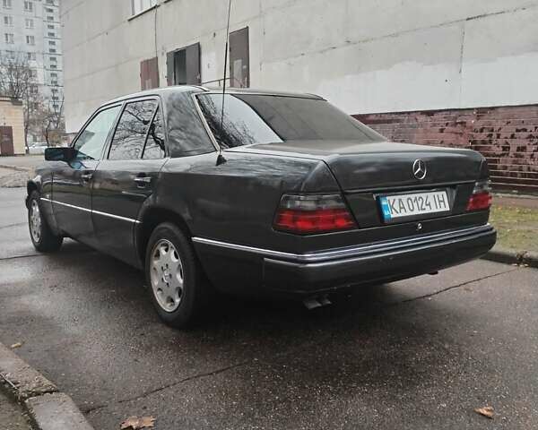 Серый Мерседес Е-Класс, объемом двигателя 3.2 л и пробегом 469 тыс. км за 6800 $, фото 8 на Automoto.ua