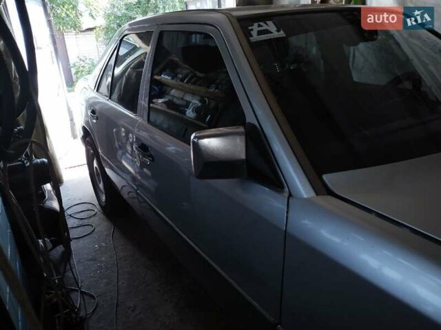 Серый Мерседес Е-Класс, объемом двигателя 3 л и пробегом 302 тыс. км за 4500 $, фото 6 на Automoto.ua