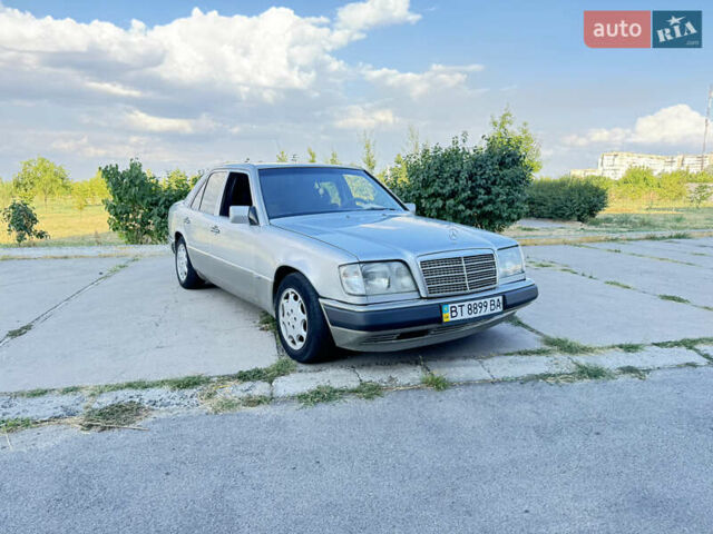 Серый Мерседес Е-Класс, объемом двигателя 3.2 л и пробегом 421 тыс. км за 3500 $, фото 2 на Automoto.ua