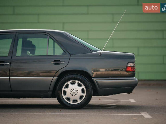 Сірий Мерседес Е-Клас, об'ємом двигуна 2.8 л та пробігом 126 тис. км за 25000 $, фото 7 на Automoto.ua