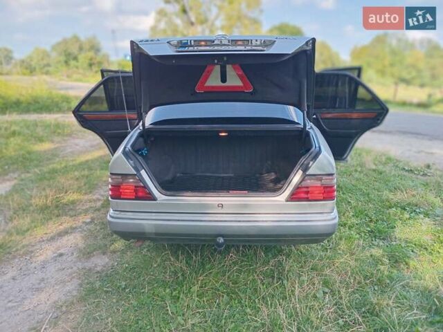 Серый Мерседес Е-Класс, объемом двигателя 2.5 л и пробегом 362 тыс. км за 8200 $, фото 12 на Automoto.ua