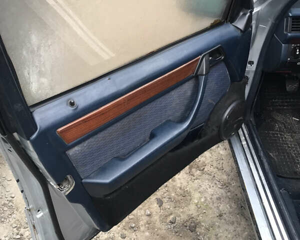 Серый Мерседес Е-Класс, объемом двигателя 2 л и пробегом 300 тыс. км за 1700 $, фото 11 на Automoto.ua