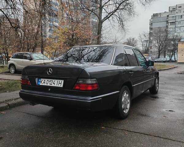 Серый Мерседес Е-Класс, объемом двигателя 3.2 л и пробегом 469 тыс. км за 6800 $, фото 6 на Automoto.ua