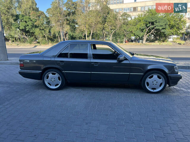 Сірий Мерседес Е-Клас, об'ємом двигуна 3.2 л та пробігом 380 тис. км за 6500 $, фото 3 на Automoto.ua