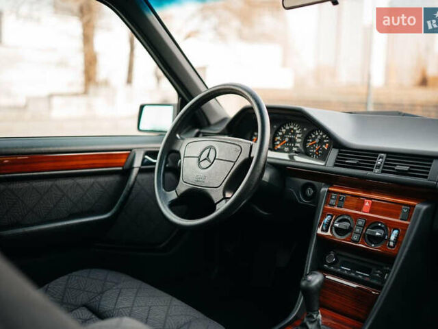 Сірий Мерседес Е-Клас, об'ємом двигуна 2.8 л та пробігом 126 тис. км за 25000 $, фото 26 на Automoto.ua