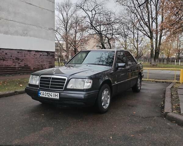 Серый Мерседес Е-Класс, объемом двигателя 3.2 л и пробегом 469 тыс. км за 6800 $, фото 1 на Automoto.ua