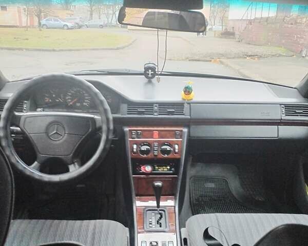 Серый Мерседес Е-Класс, объемом двигателя 3.2 л и пробегом 469 тыс. км за 6800 $, фото 14 на Automoto.ua