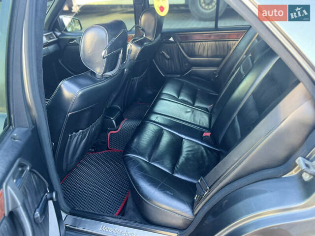 Сірий Мерседес Е-Клас, об'ємом двигуна 3.2 л та пробігом 380 тис. км за 6500 $, фото 10 на Automoto.ua