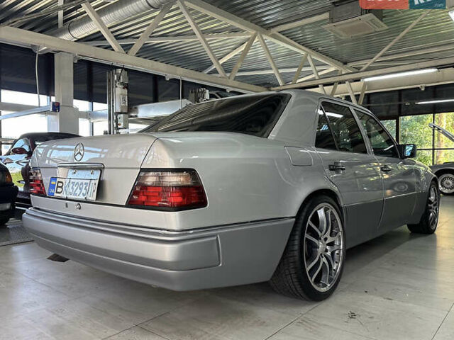 Сірий Мерседес Е-Клас, об'ємом двигуна 5 л та пробігом 118 тис. км за 85000 $, фото 4 на Automoto.ua