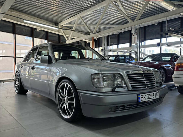 Сірий Мерседес Е-Клас, об'ємом двигуна 5 л та пробігом 118 тис. км за 85000 $, фото 3 на Automoto.ua