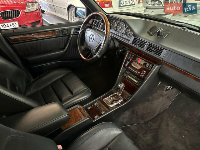 Сірий Мерседес Е-Клас, об'ємом двигуна 5 л та пробігом 118 тис. км за 85000 $, фото 13 на Automoto.ua