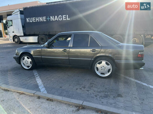 Сірий Мерседес Е-Клас, об'ємом двигуна 3.2 л та пробігом 380 тис. км за 6500 $, фото 8 на Automoto.ua