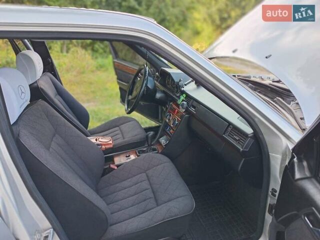 Серый Мерседес Е-Класс, объемом двигателя 2.5 л и пробегом 362 тыс. км за 8200 $, фото 5 на Automoto.ua