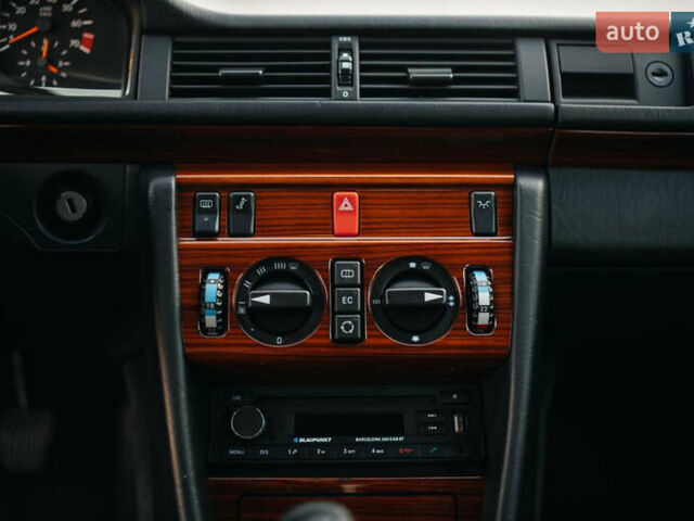 Сірий Мерседес Е-Клас, об'ємом двигуна 2.8 л та пробігом 126 тис. км за 25000 $, фото 43 на Automoto.ua