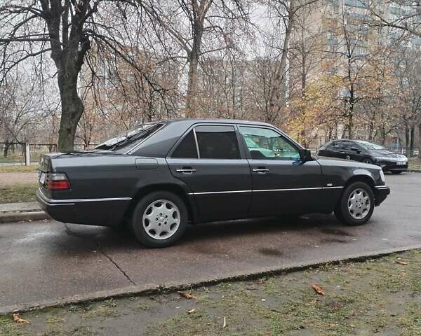 Серый Мерседес Е-Класс, объемом двигателя 3.2 л и пробегом 469 тыс. км за 6800 $, фото 9 на Automoto.ua