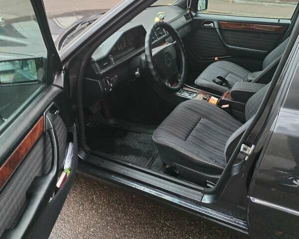 Серый Мерседес Е-Класс, объемом двигателя 3.2 л и пробегом 469 тыс. км за 6800 $, фото 11 на Automoto.ua