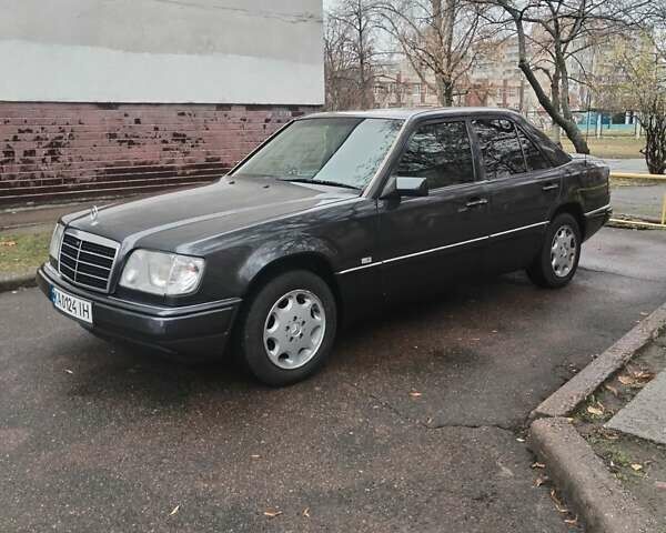 Серый Мерседес Е-Класс, объемом двигателя 3.2 л и пробегом 469 тыс. км за 6800 $, фото 2 на Automoto.ua