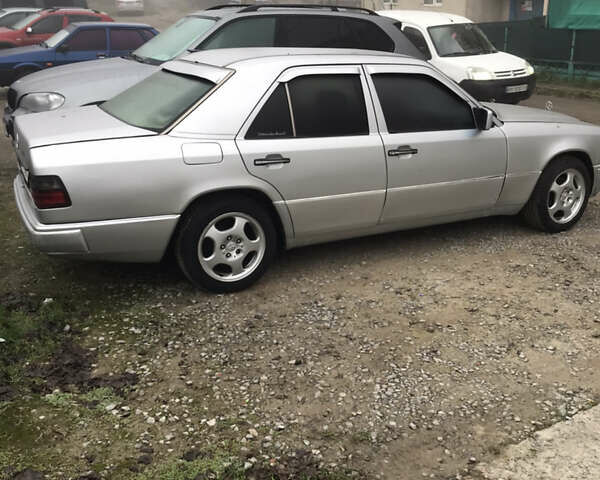 Серый Мерседес Е-Класс, объемом двигателя 2 л и пробегом 300 тыс. км за 1700 $, фото 8 на Automoto.ua