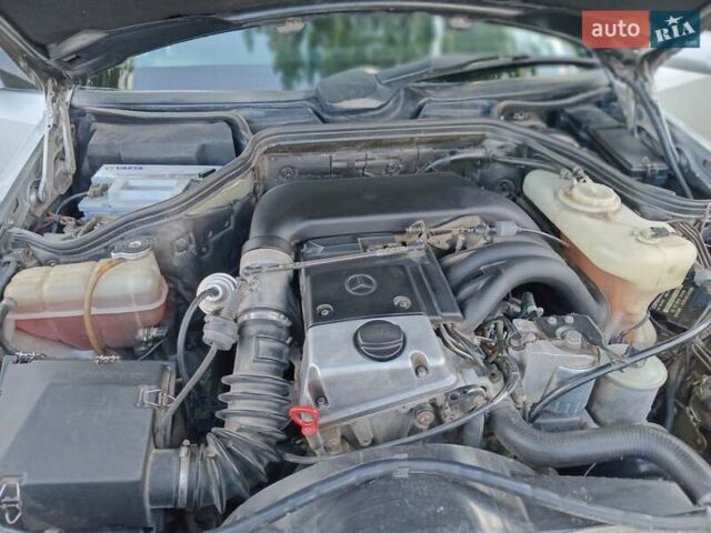 Серый Мерседес Е-Класс, объемом двигателя 2.5 л и пробегом 362 тыс. км за 8200 $, фото 7 на Automoto.ua