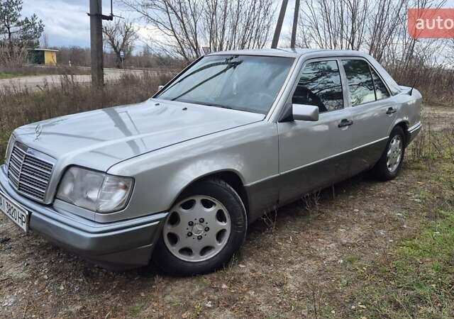 Сірий Мерседес Е-Клас, об'ємом двигуна 2 л та пробігом 547 тис. км за 2400 $, фото 3 на Automoto.ua